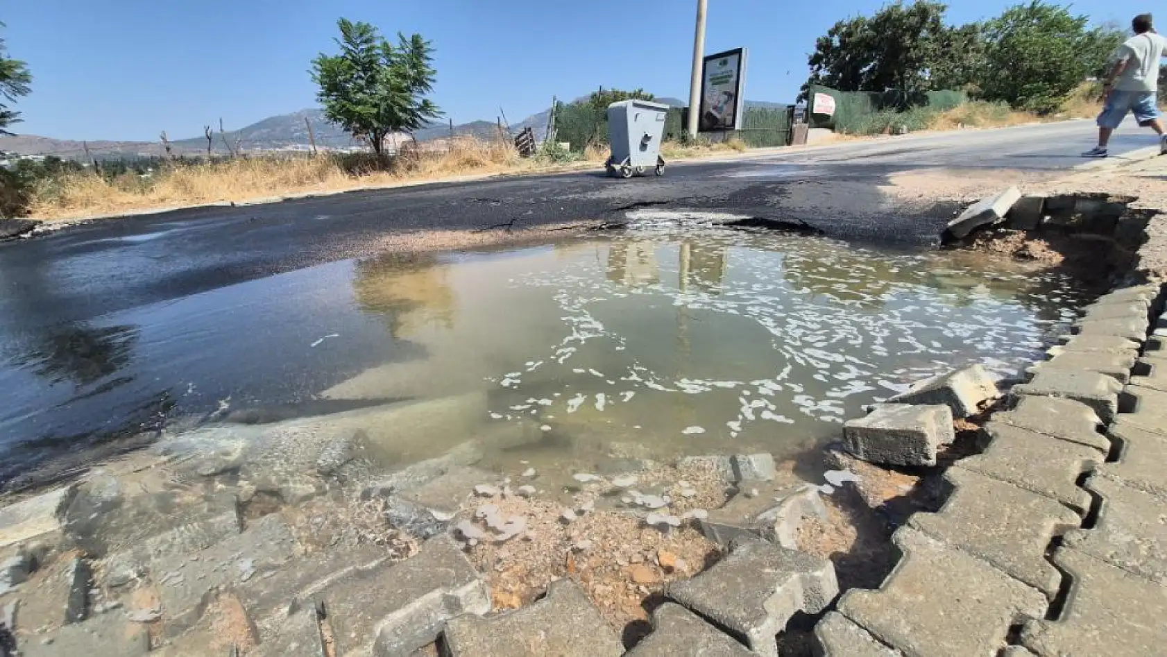 Bodrum'da su isale hattı patladı