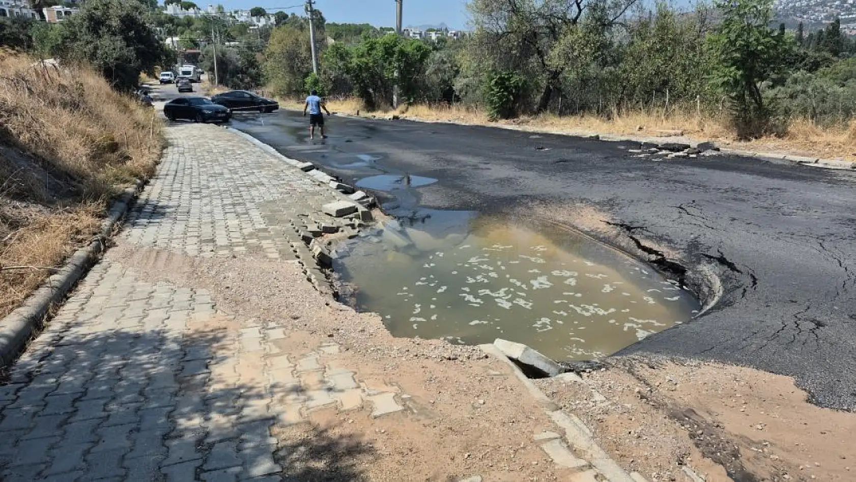 Bodrum'da su isale hattı patladı