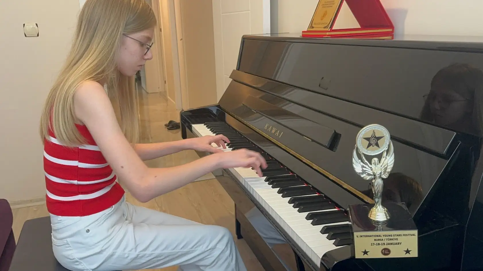 9 yaşında lise diploması aldı