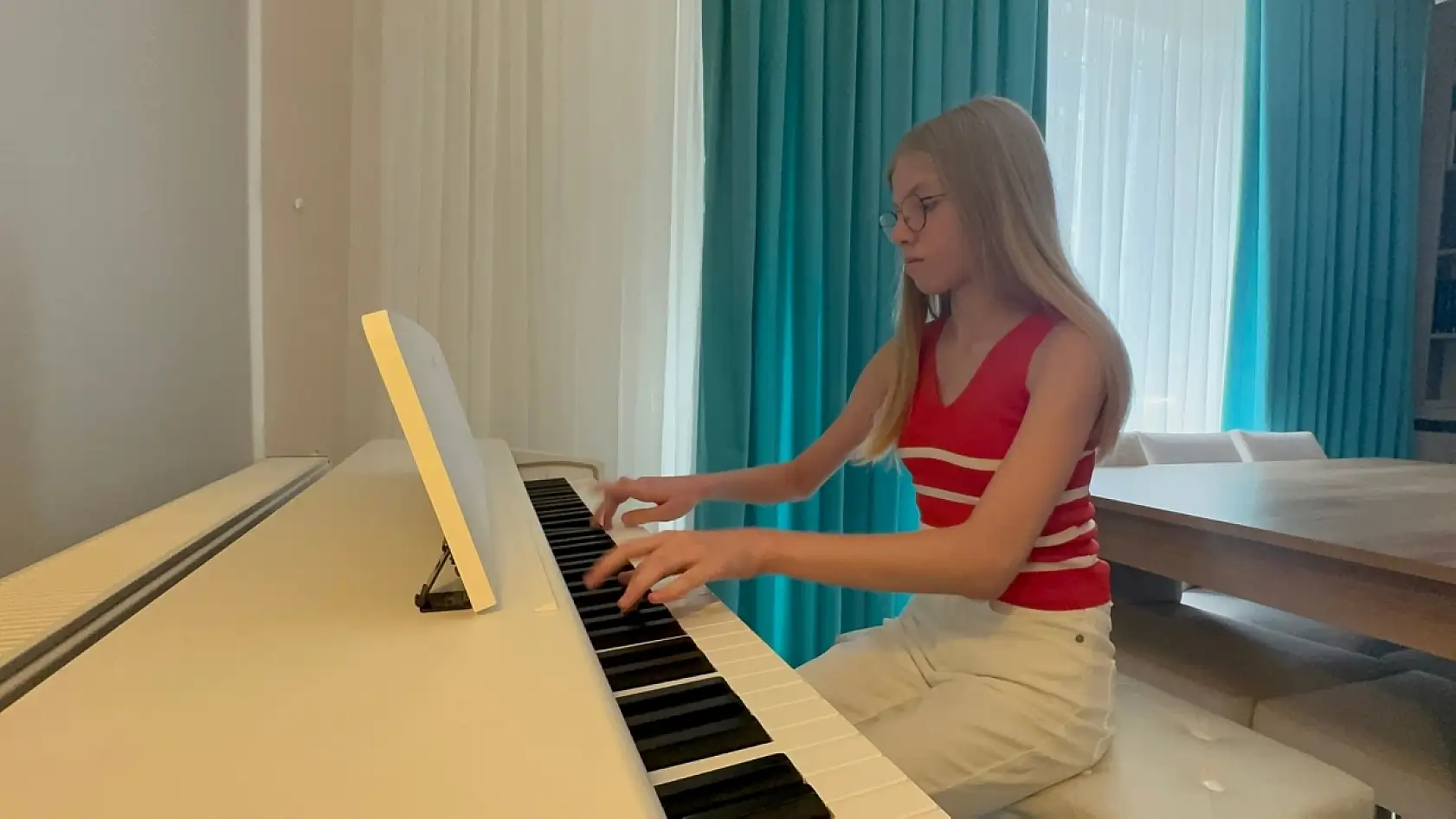 9 yaşında lise diploması aldı