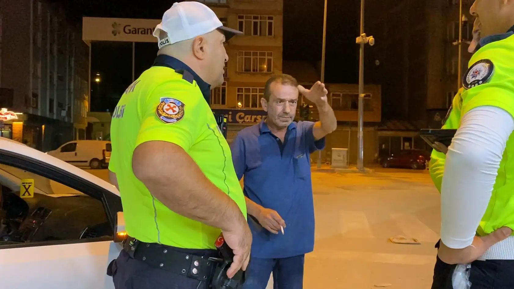 Alkollü sürücü aracını yol ortasında park edip çorba içmeye gitti