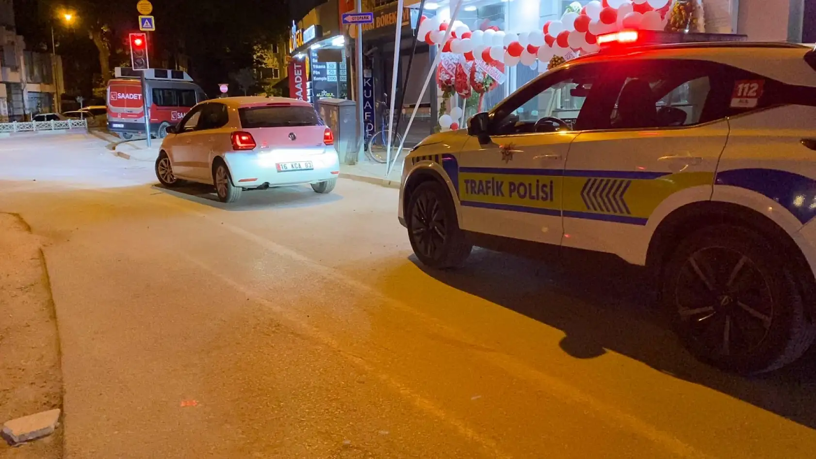 Alkollü sürücü aracını yol ortasında park edip çorba içmeye gitti