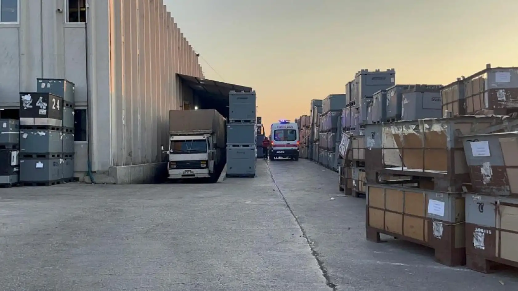 Makineye sıkışan 33 yaşındaki işçi hayatını kaybetti