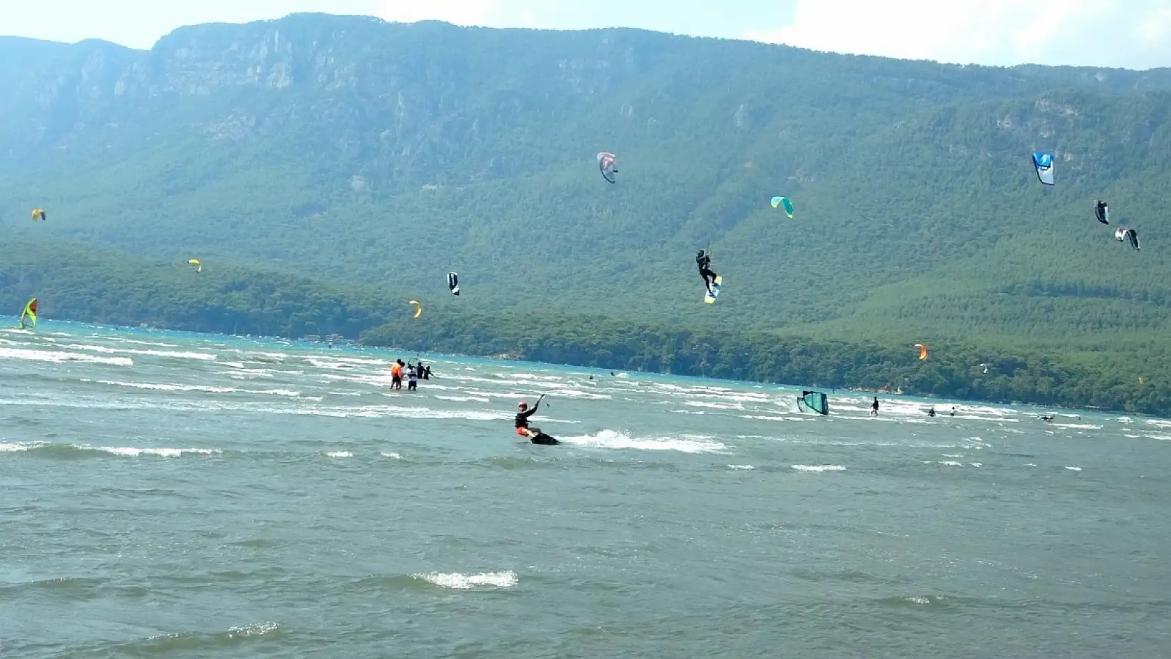 Kitesurf'ün dünyadaki en elverişli noktalarından biri Ula Akyaka