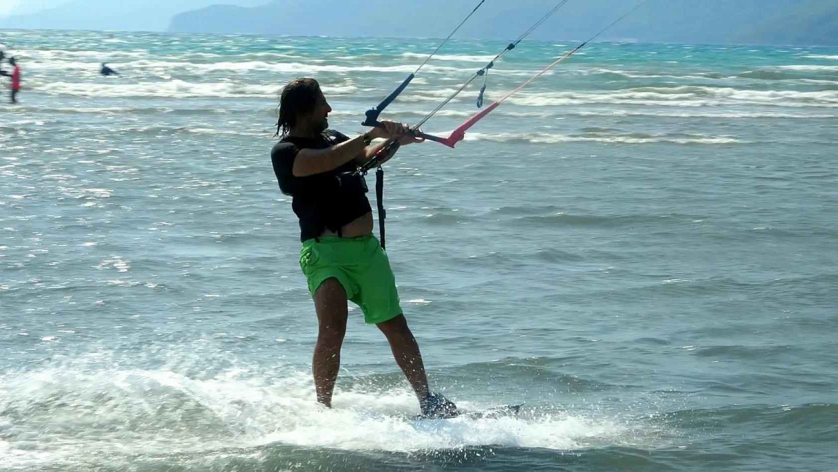 Kitesurf'ün dünyadaki en elverişli noktalarından biri Ula Akyaka