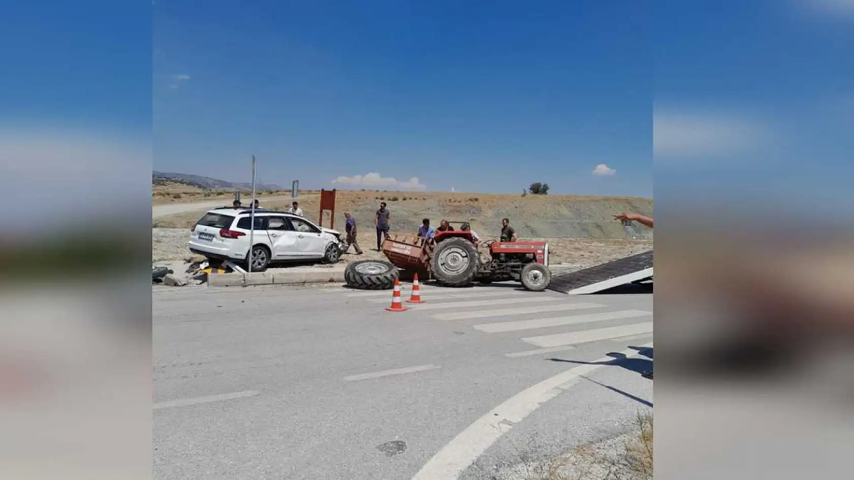 Kavşakta Feci Çarpışma! 6 Yaralı, 1'inin Durumu Kritik