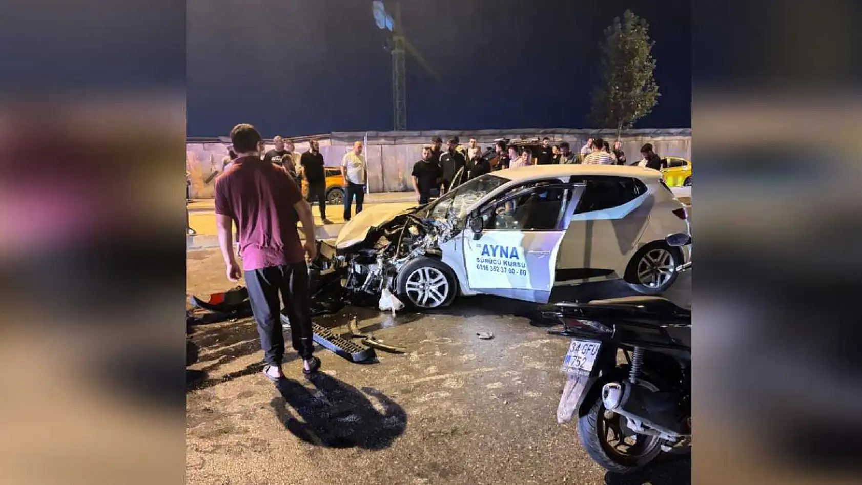 Aşırı süratli araç minibüsle çarpıştı: 10 yaralı