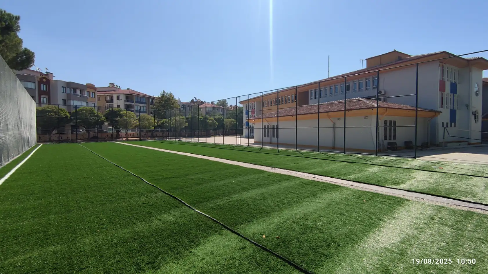 Menteşe'de 6 halı saha yapımı sürüyor