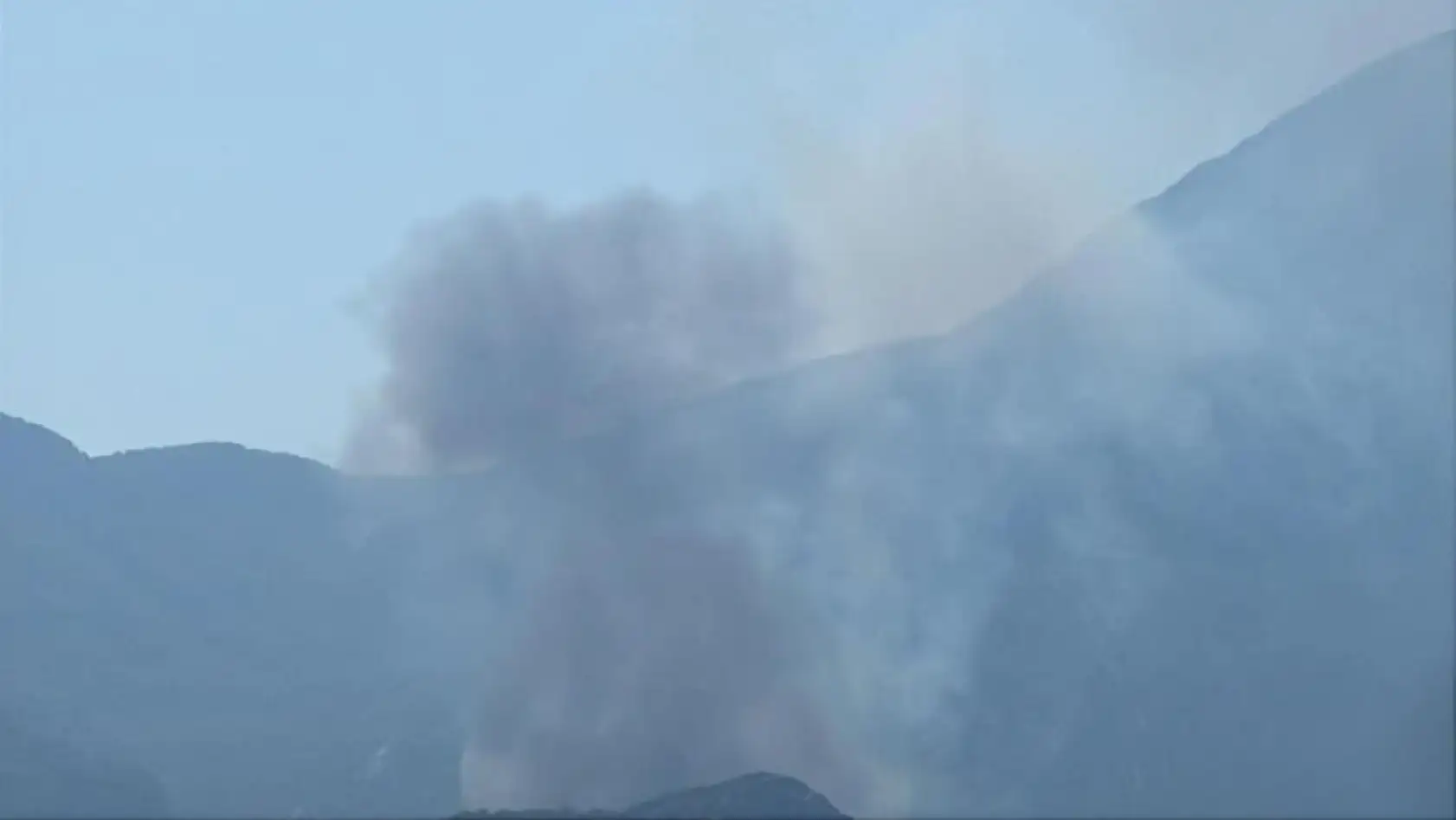 Seydikemer'de Makilik Alanda Çıkan Yangın Ormana Sıçradı