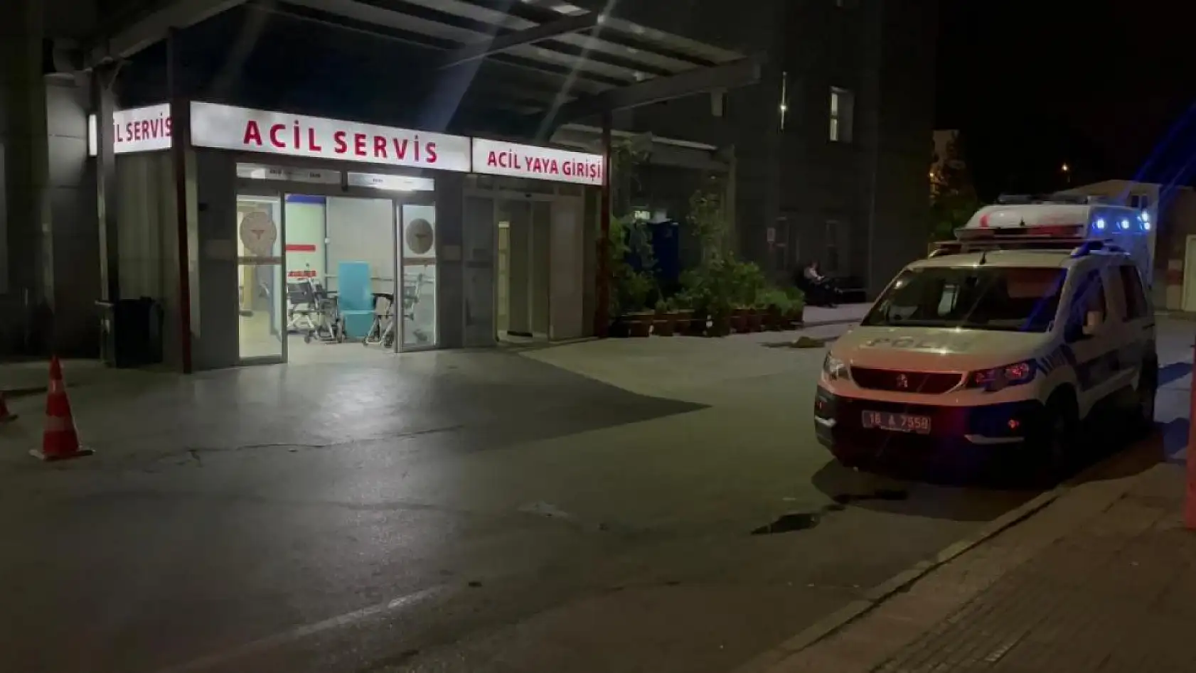 Yeğenini erkek arkadaşıyla yakalayan amca dehşet saçtı