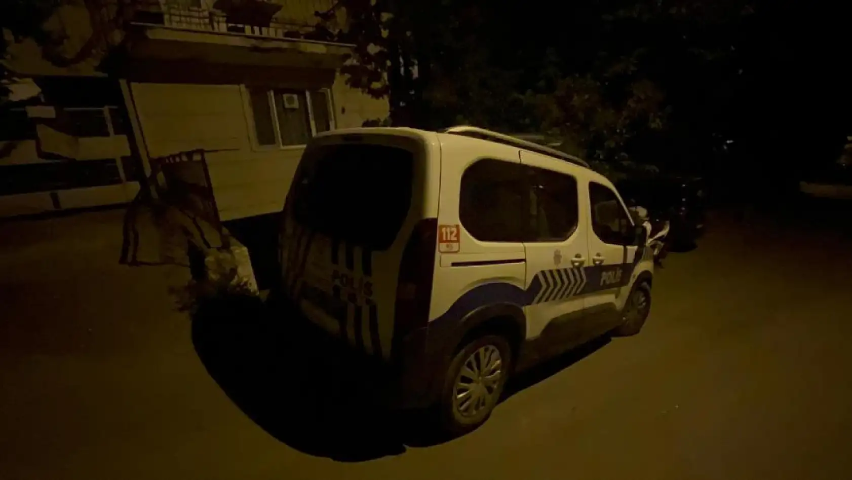 Yeğenini erkek arkadaşıyla yakalayan amca dehşet saçtı