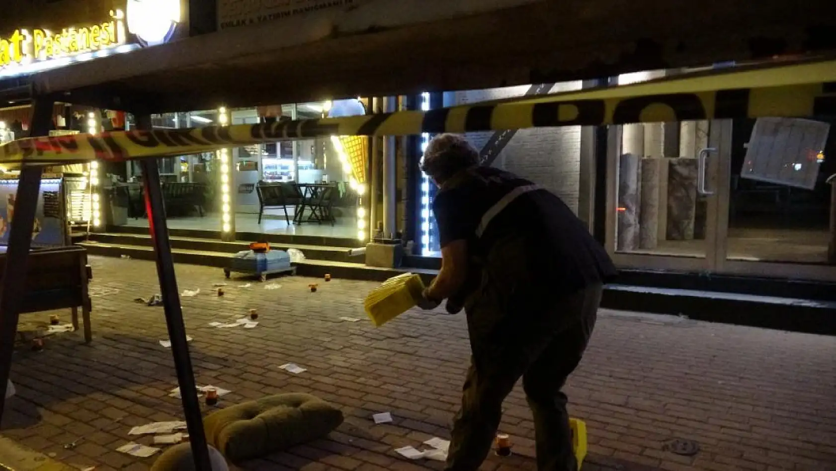 Pastanedeki tartışma kavgaya dönüştü: 3 ölü