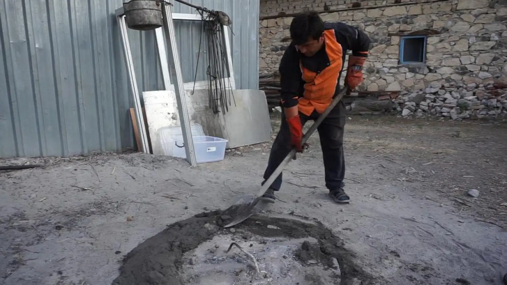 Babadan oğula aktarılan asırlık kuyu kebabı geleneği sürüyor