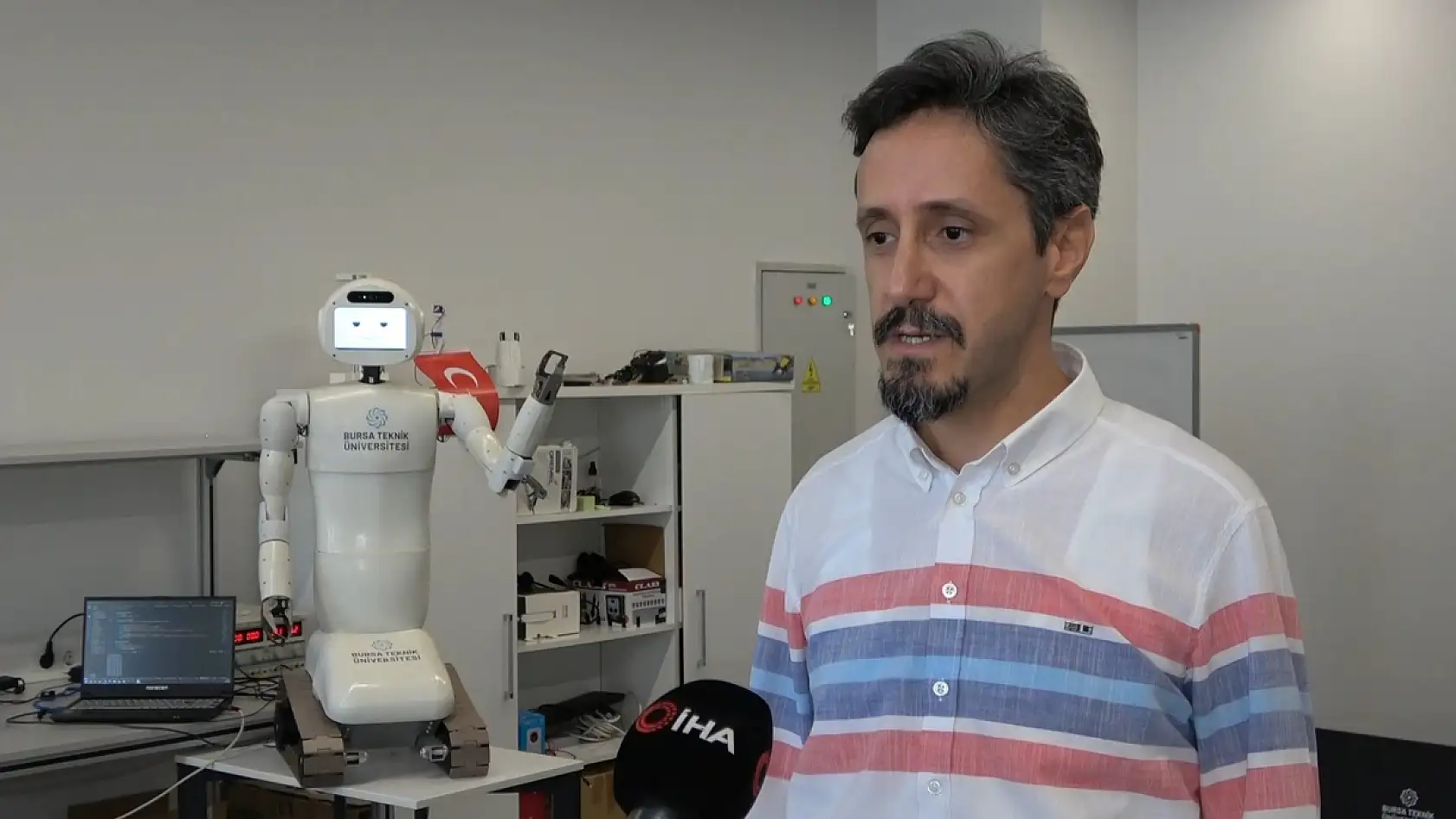Türk üniversitelerinde bir ilk: Yapay zeka destekli insansı robot geliştirildi