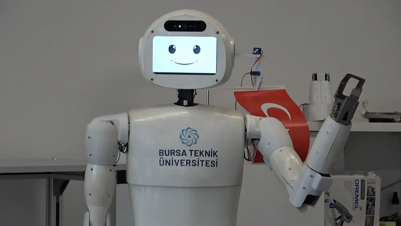 Türk üniversitelerinde bir ilk: Yapay zeka destekli insansı robot geliştirildi