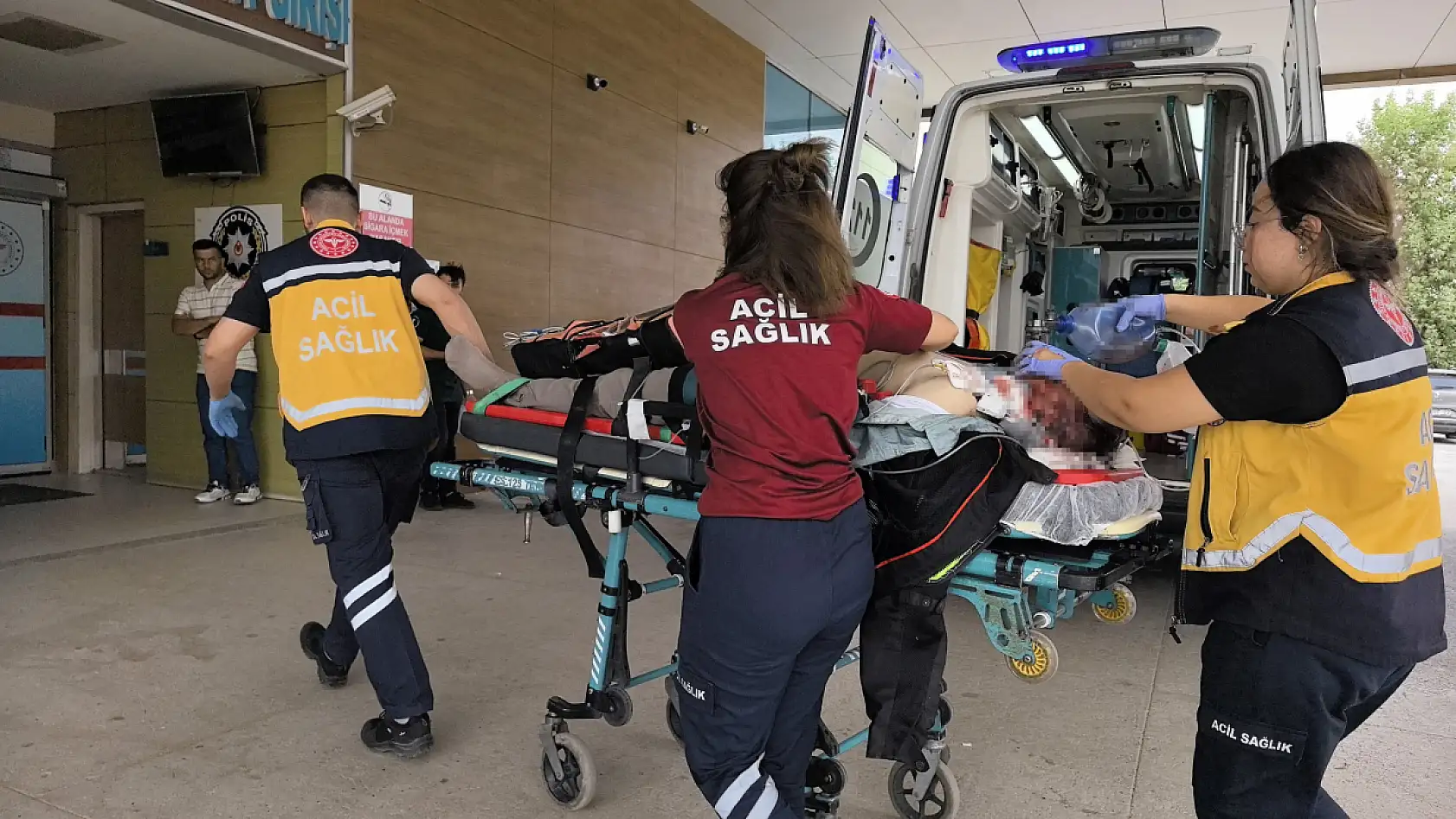 Devrilen motosiklet bariyerlere çarptı: Baba öldü, kızı ağır yaralandı