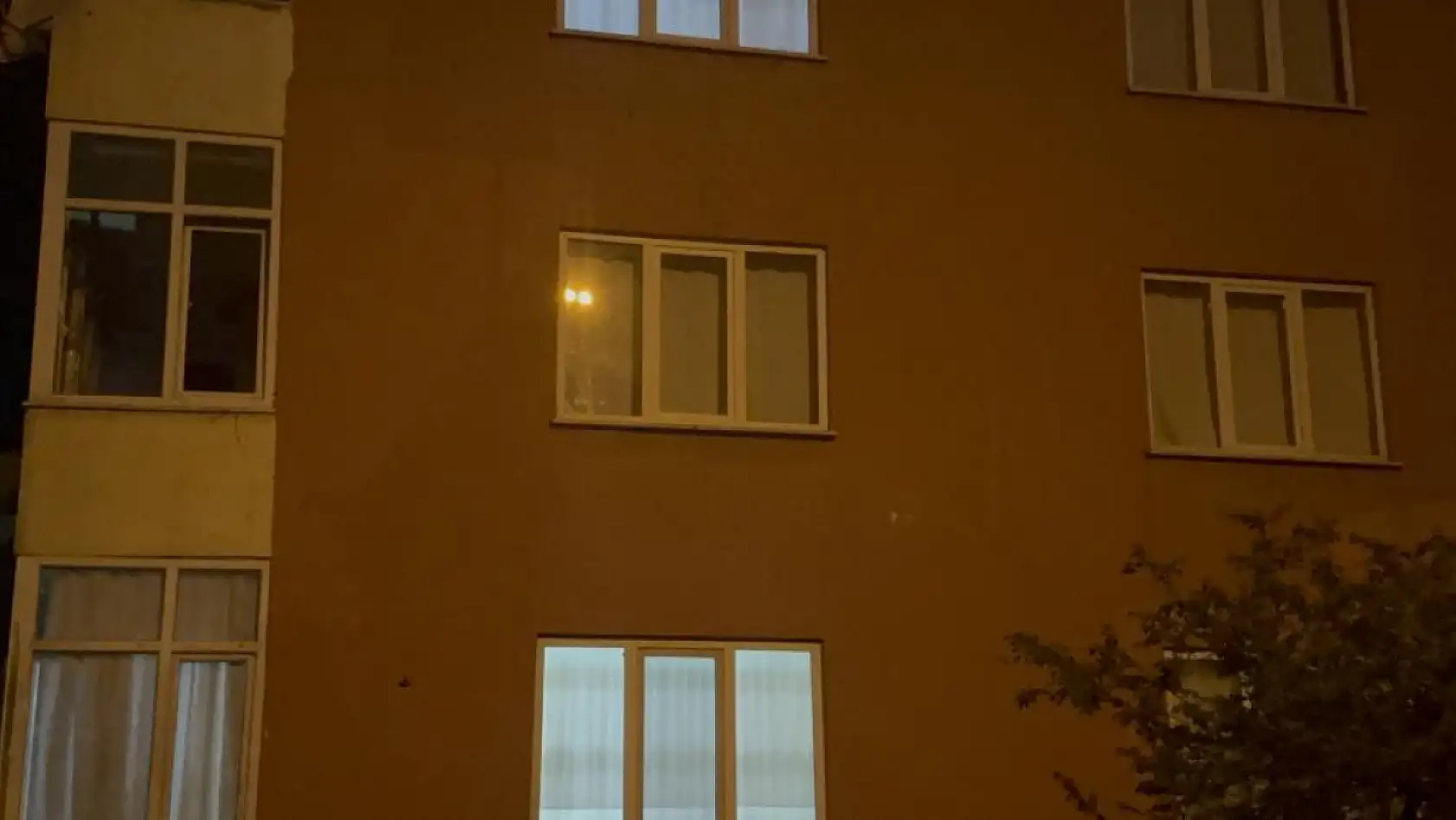 Karısını öldürüp, kendini vurdu