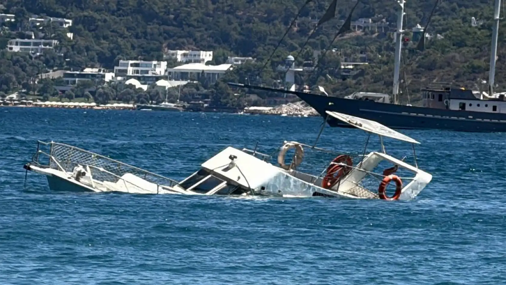 Bodrum Torba Koyu'nda Ahşap Tekne Battı