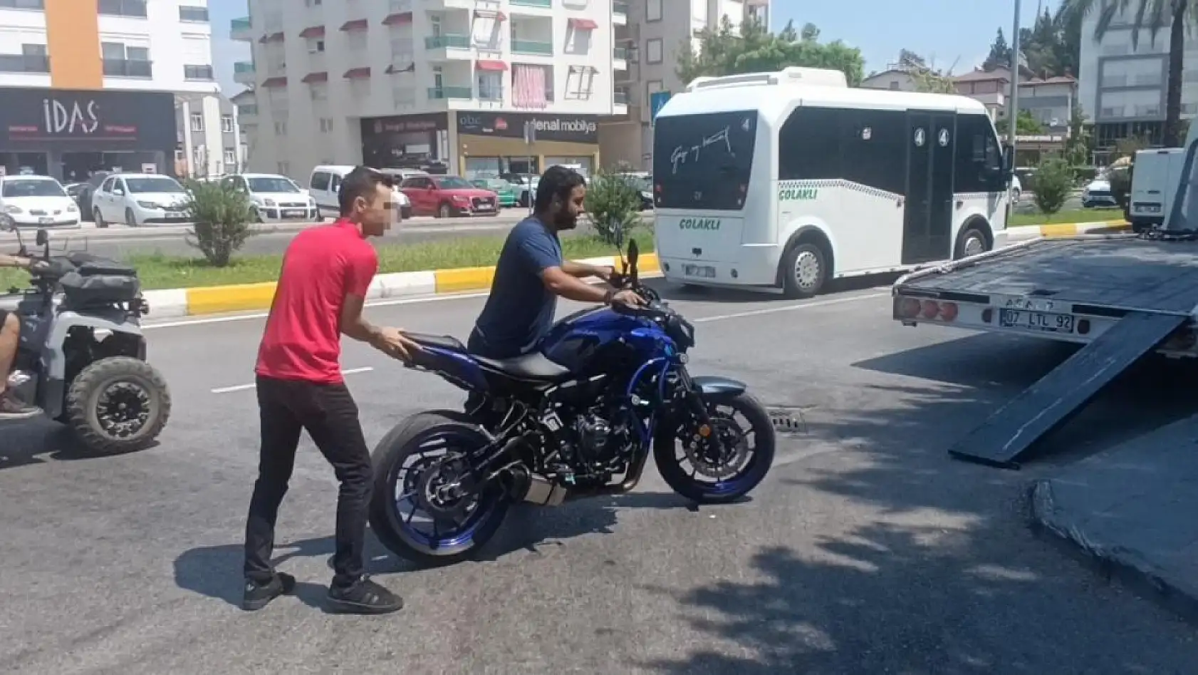 Motosikletle akrobatik hareketler yapıp sosyal medyasından paylaştı, ceza üstüne ceza yedi
