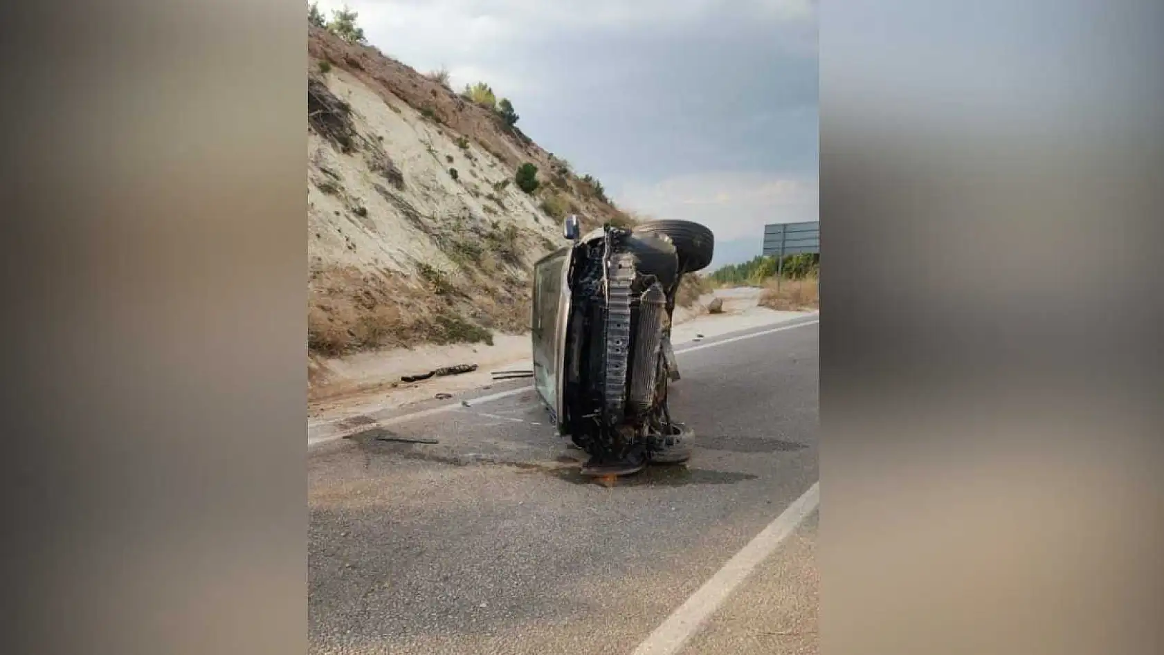 Feci Trafik Kazası: Araç Devrildi, 2 Kişi Hastaneye Kaldırıldı