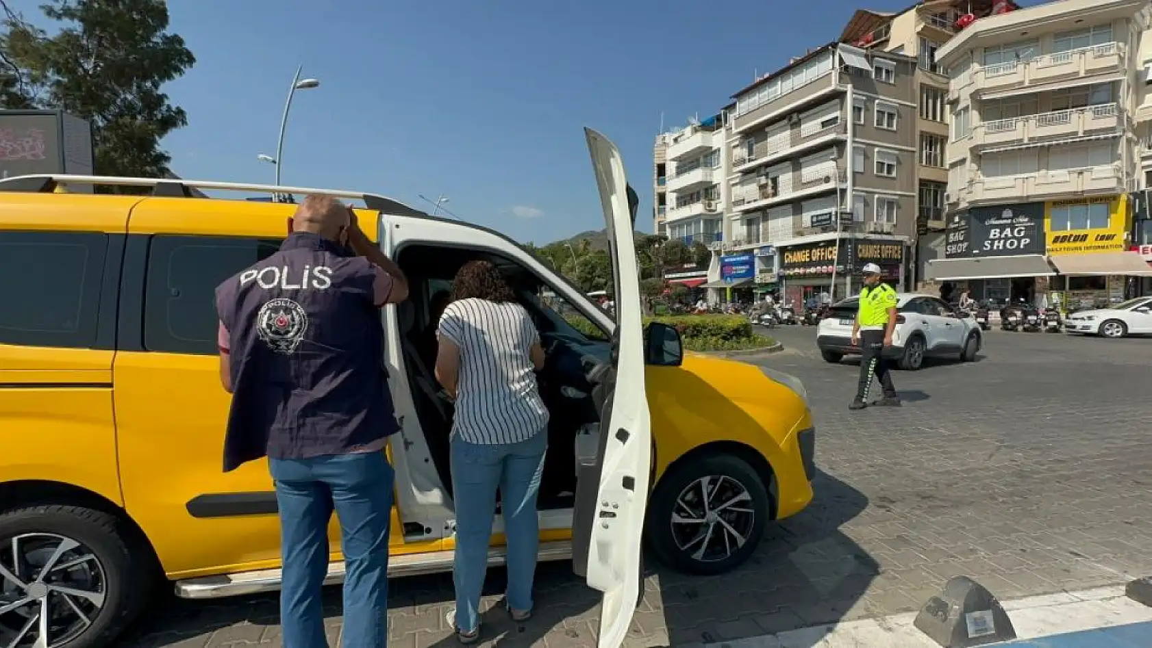 Marmaris'te araçlara tütün kullanımına yönelik denetim