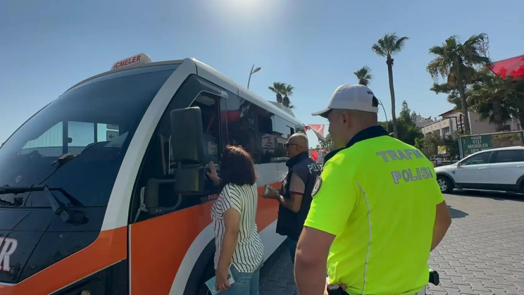 Marmaris'te araçlara tütün kullanımına yönelik denetim