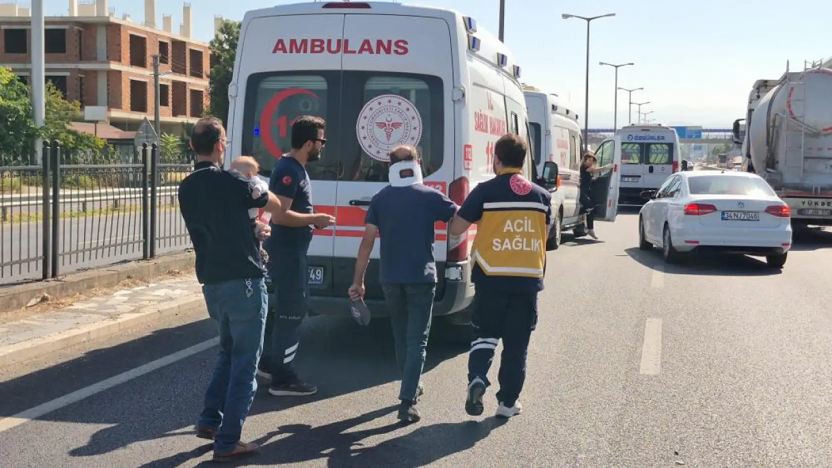 Çimento yüklü silobas otomobile çarptı: 2'si çocuk 7 kişi yaralı