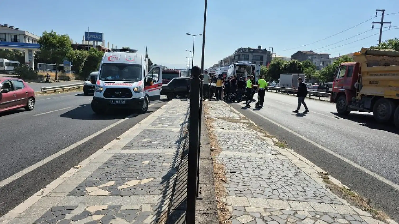 Çimento yüklü silobas otomobile çarptı: 2'si çocuk 7 kişi yaralı