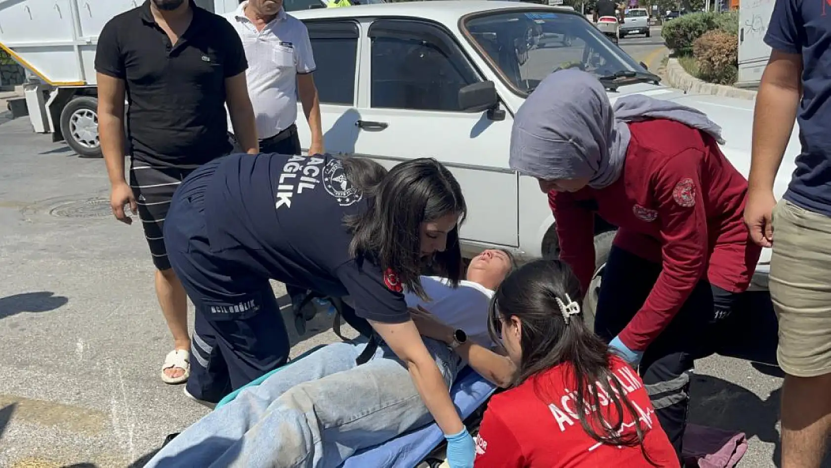 Menteşe'de Otomobil ile Motosiklet Çarpıştı: Hamile Sürücü Yaralandı