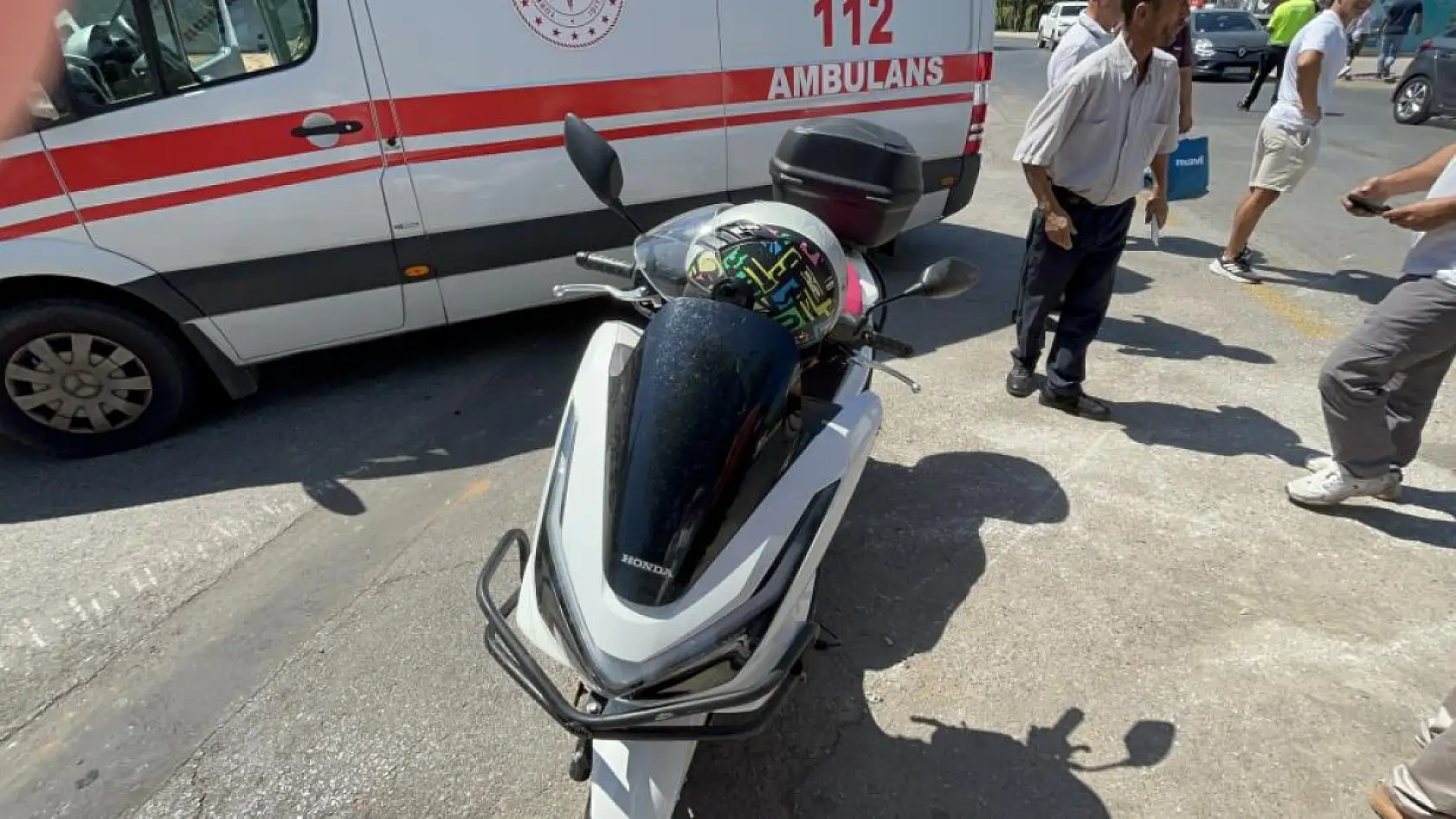 Menteşe'de Otomobil ile Motosiklet Çarpıştı: Hamile Sürücü Yaralandı