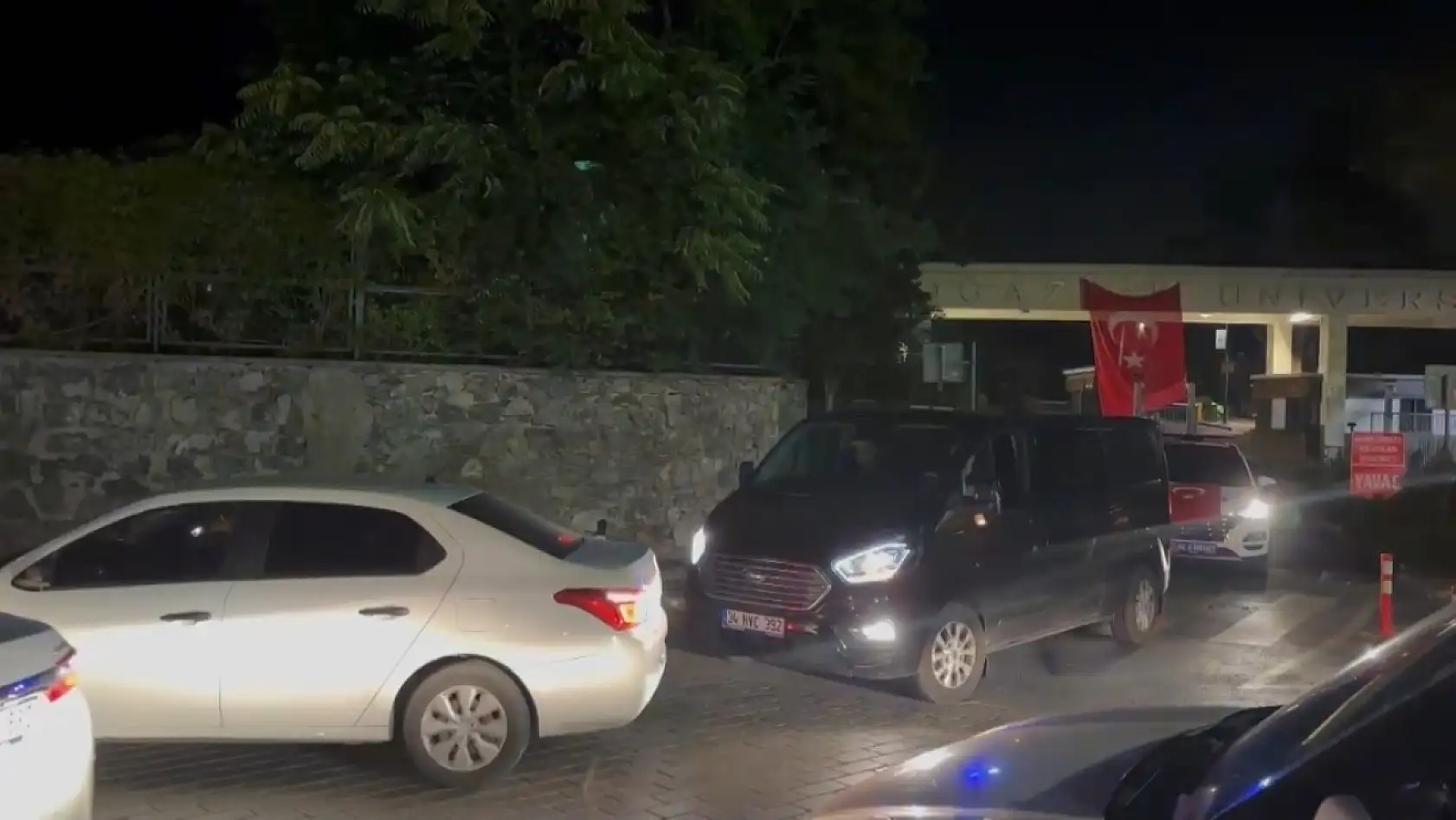 Üniversitede 15 yaşındaki kızı kafasından vuran şahıs aynı silahla intihar etti