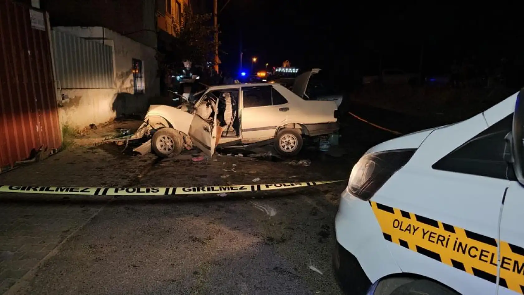 İki Otomobil Çarpıştı: 3'ü Ağır 8 Yaralı