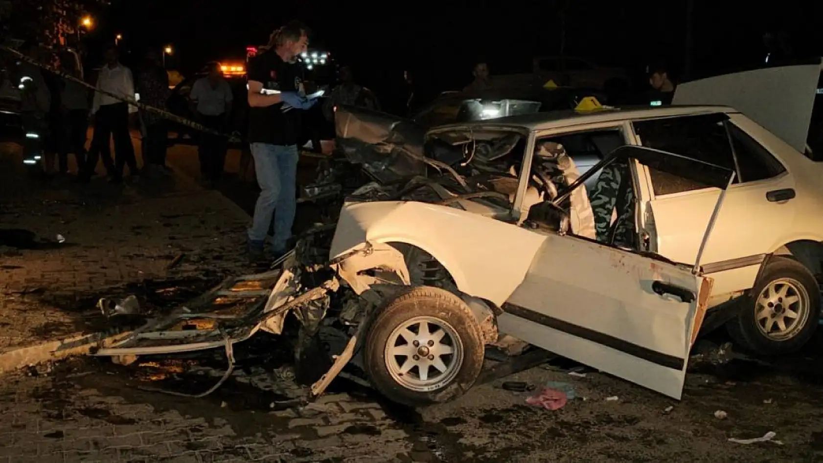 İki Otomobil Çarpıştı: 3'ü Ağır 8 Yaralı