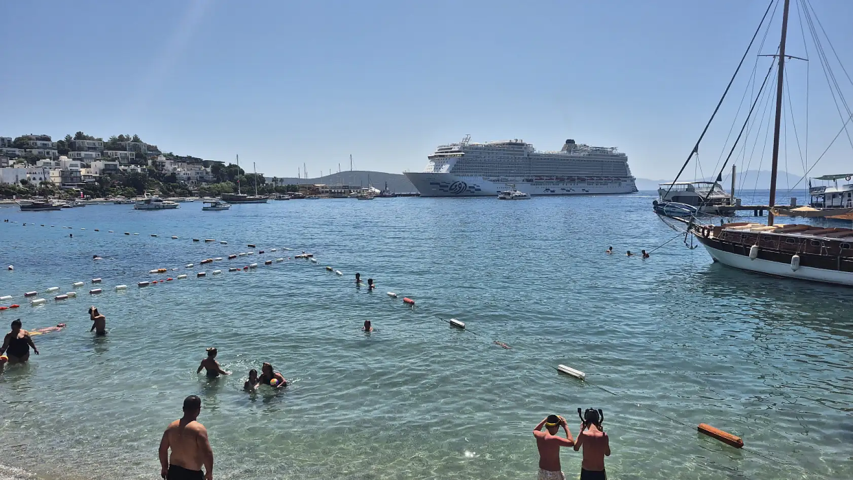 Bodrum'a, 2 bin 683 yolcuyla geldi