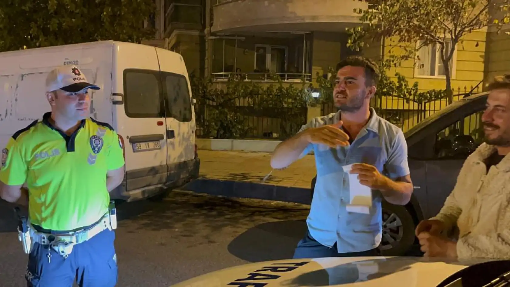 Alkollü sürücü kovalamaca sonucu yakalandı, ilk kez ehliyetini kaptırdığı polisi tebrik etti
