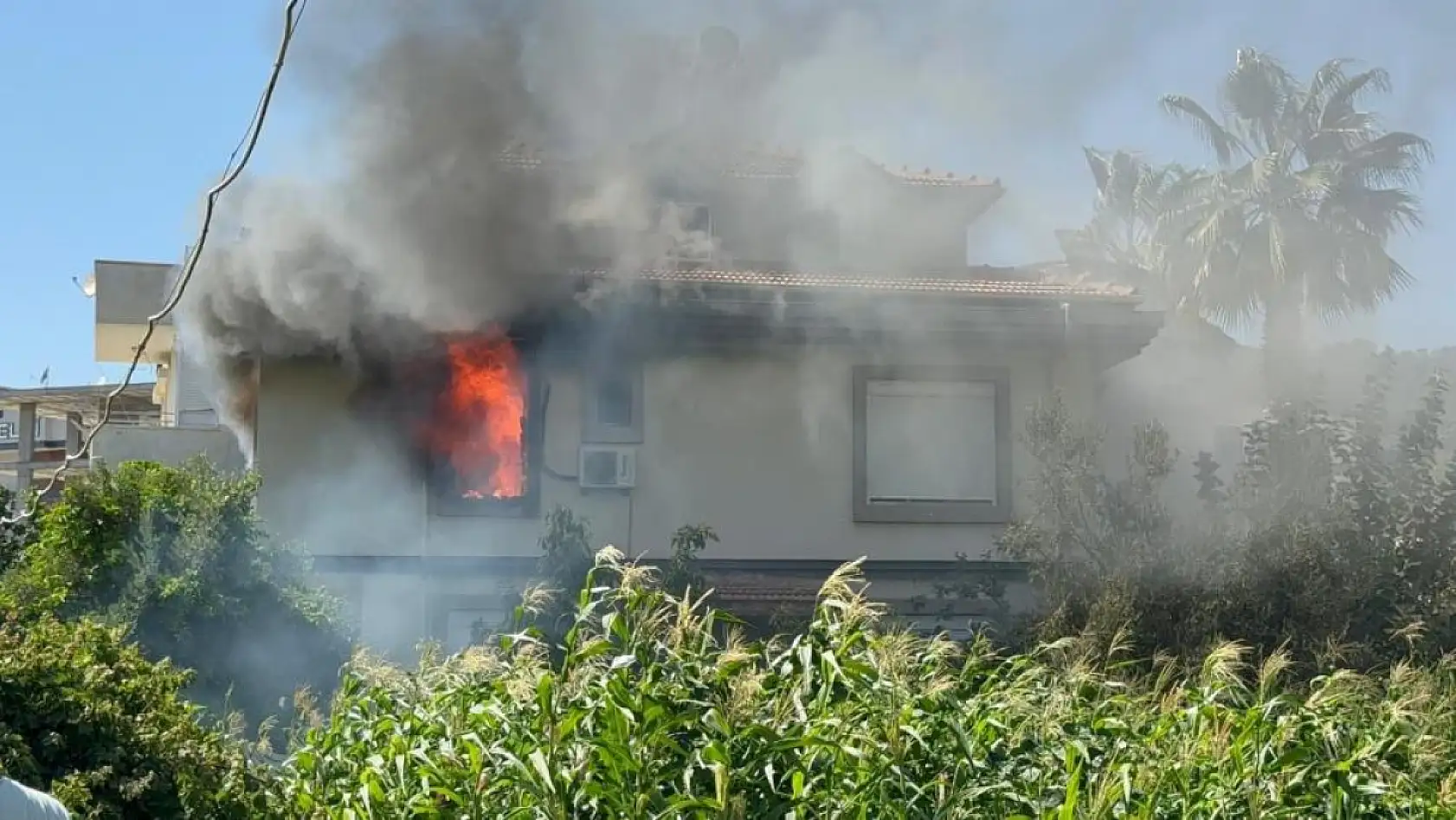 2 katlı müstakil evde yangın paniği