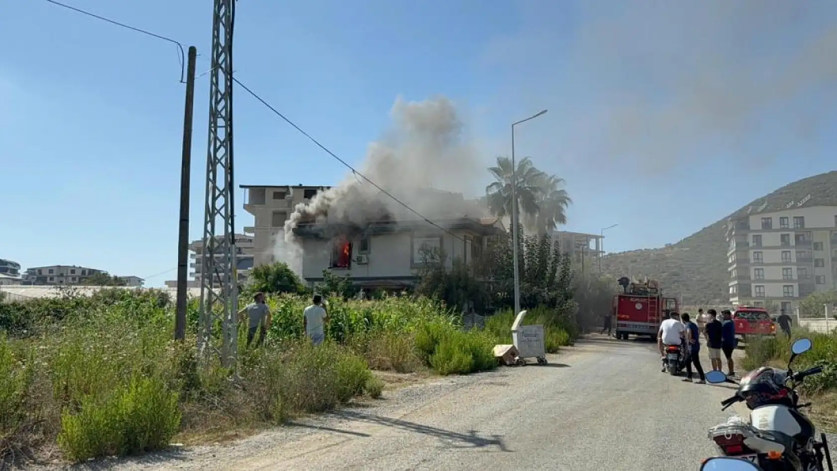 2 katlı müstakil evde yangın paniği