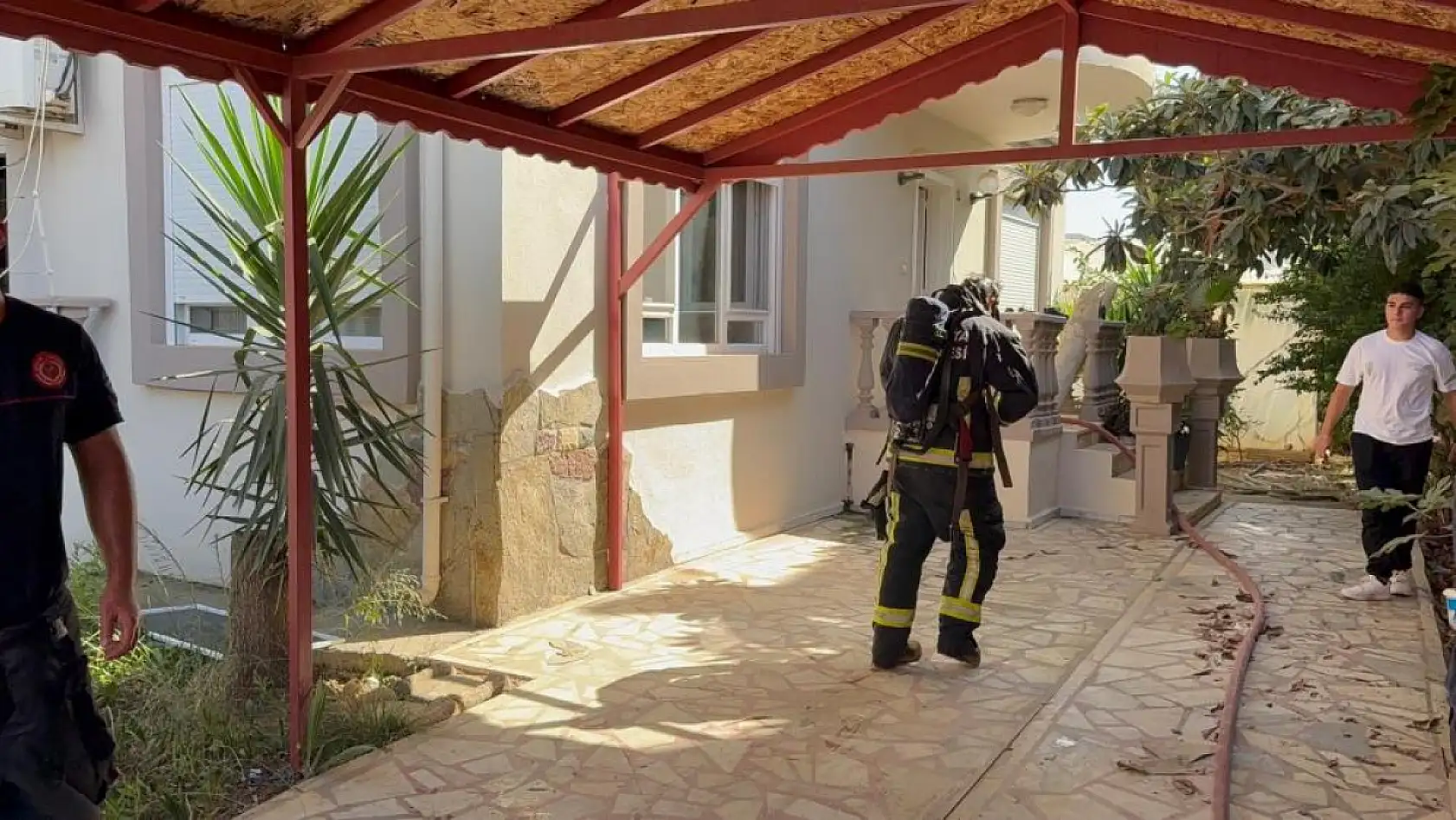 2 katlı müstakil evde yangın paniği