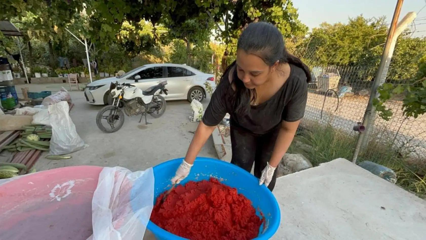 Muğla'da üniversite mezunu genç kadın, köyünde üretim merkezi kurdu