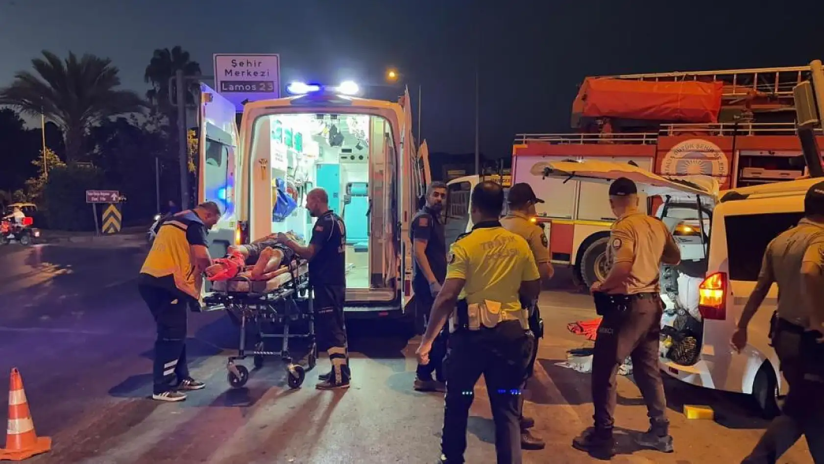 Kırmızı ışık ihlali kazayı da beraberinde getirdi: 3'ü ağır 6 yaralı