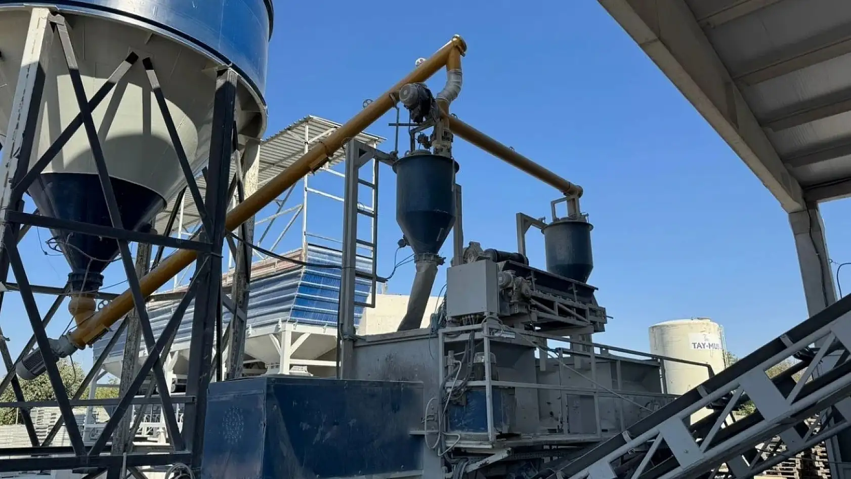 51 yaşındaki fabrika işçisi beton mikserine düşerek can verdi