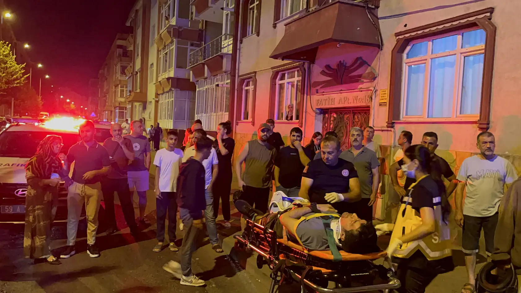 Zincirleme kaza: 3 araç birbirine girdi, ortalık savaş alanına döndü