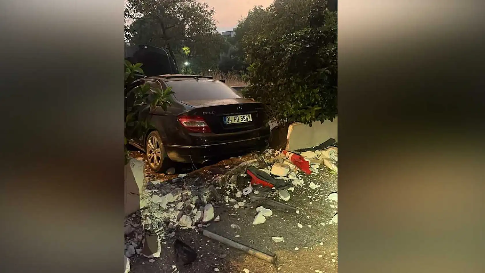 Muğla'da ortalığı savaş alanına çeviren sürücü, yara almadan kurtuldu