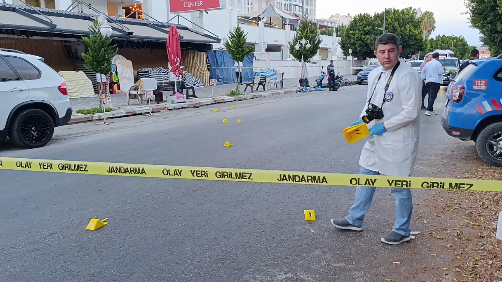 İşyerine silahlı saldırı: 1'i turist 3 yaralı