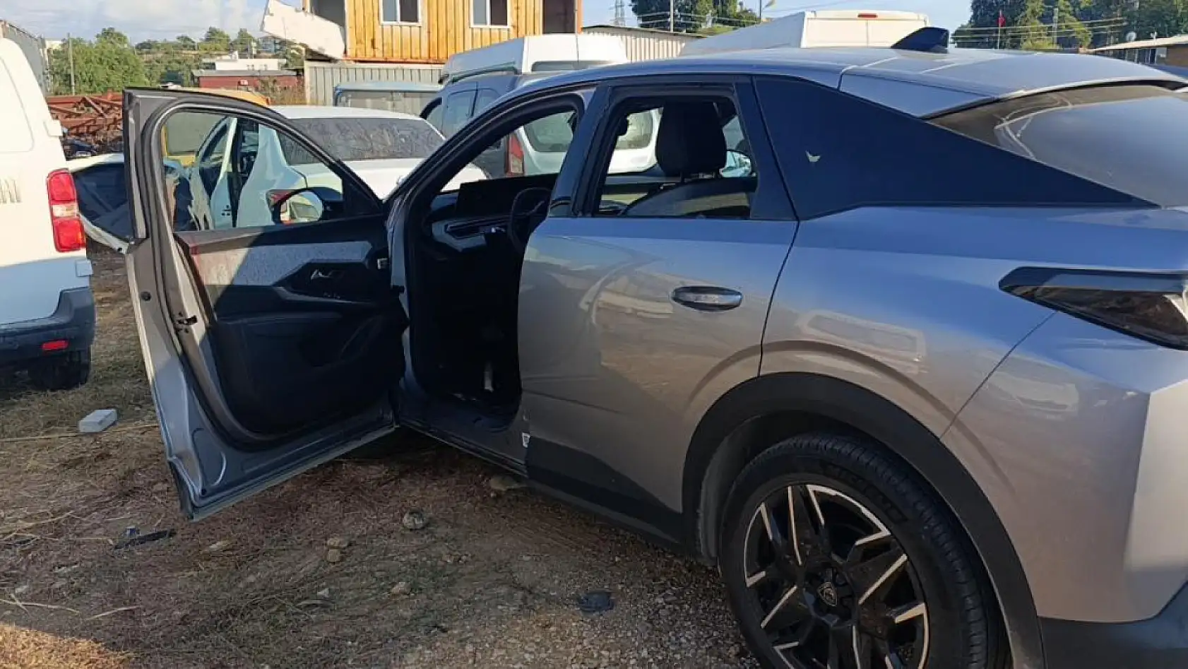 Genç adam kiraladığı araçta başından vurulmuş halde bulundu