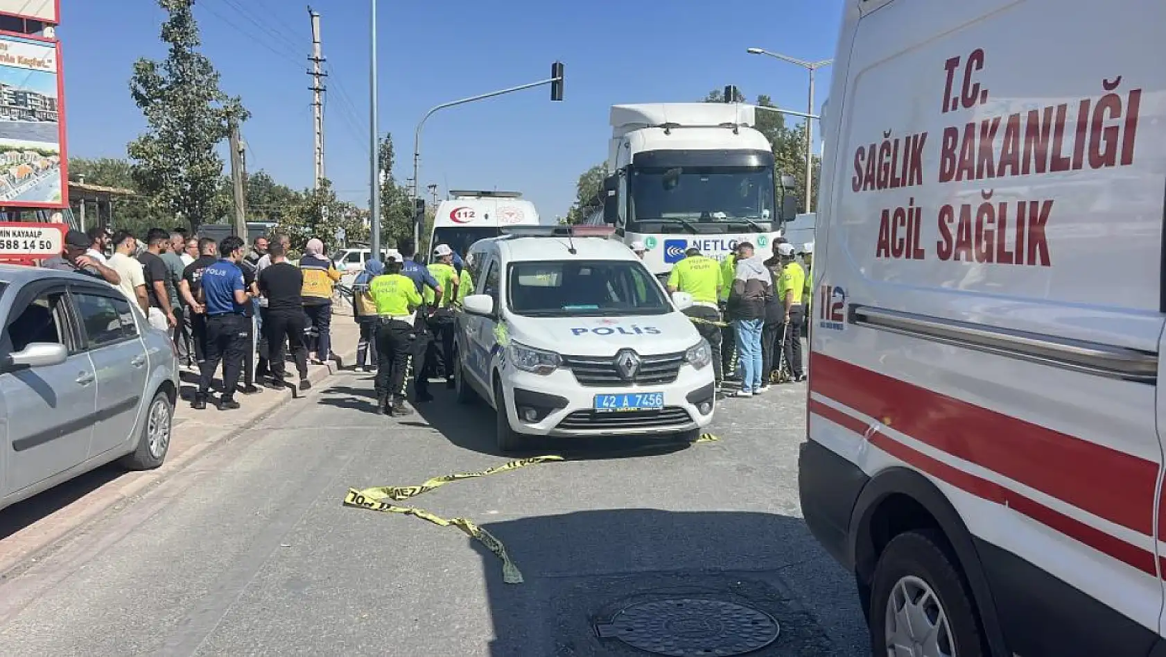 Engelli kız çocuğu ile annesine tır çarptı: Tırın altında kalan anne olay yerinde hayatını kaybetti