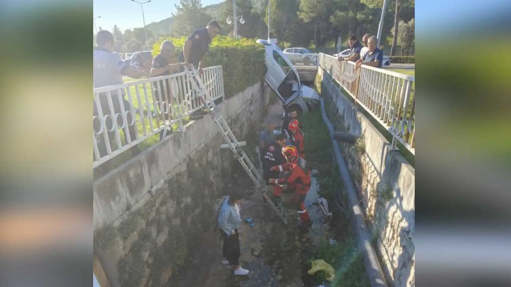 Menteşe'de Araç Takla Atarak Dereye Düştü