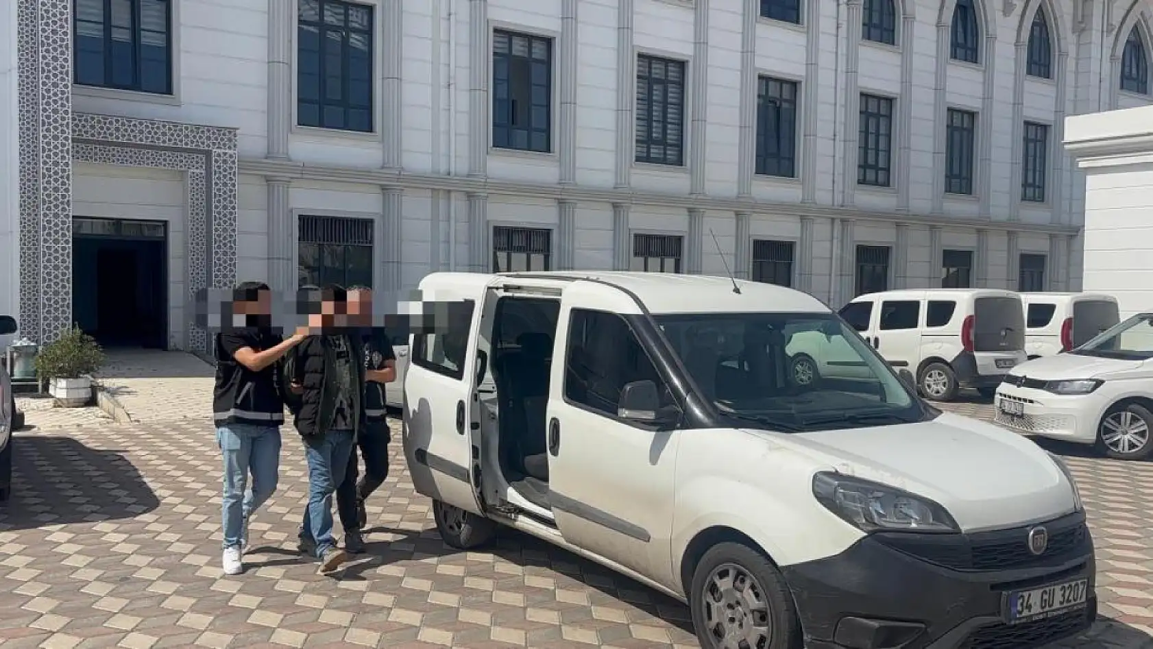İki genç kız arabada infaz edilmişti: O olayda yeni gelişme