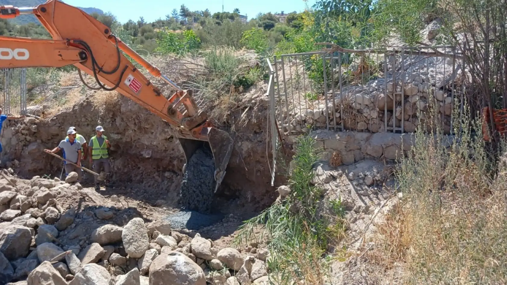 Bodrum Belediyesi okullara destek vermeye devam ediyor