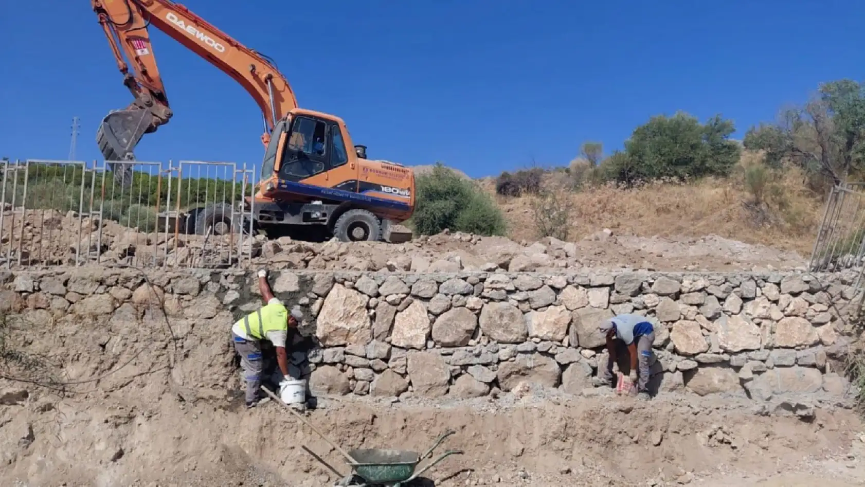 Bodrum Belediyesi okullara destek vermeye devam ediyor